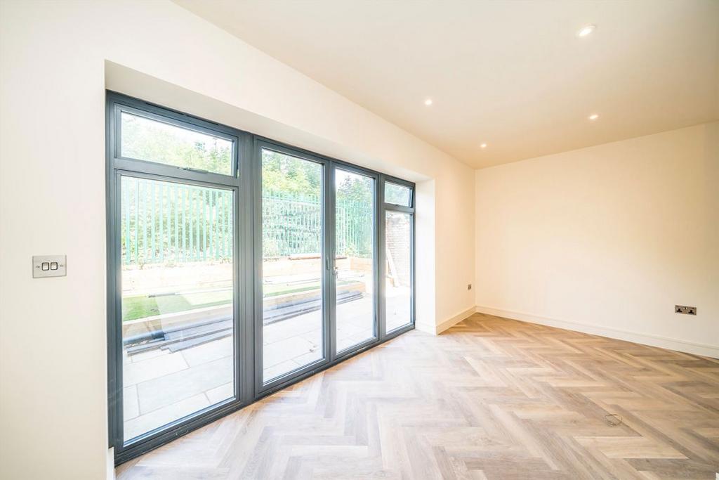House in London - View 2