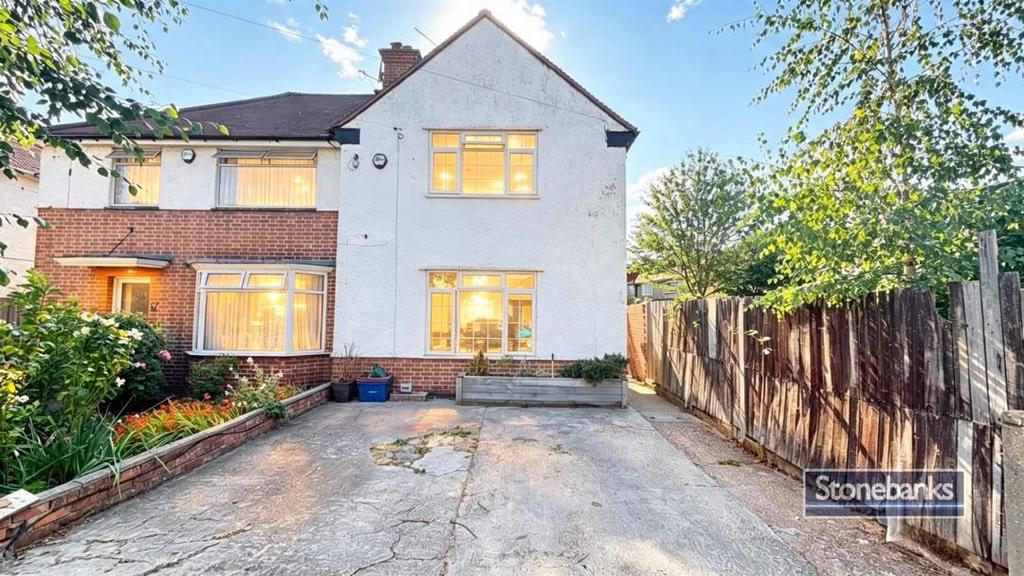 Detached house exterior, driveway