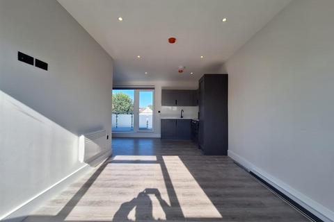 2 bedroom flat to rent, Serbin Close, London