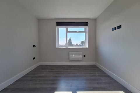 2 bedroom flat to rent, Serbin Close, London