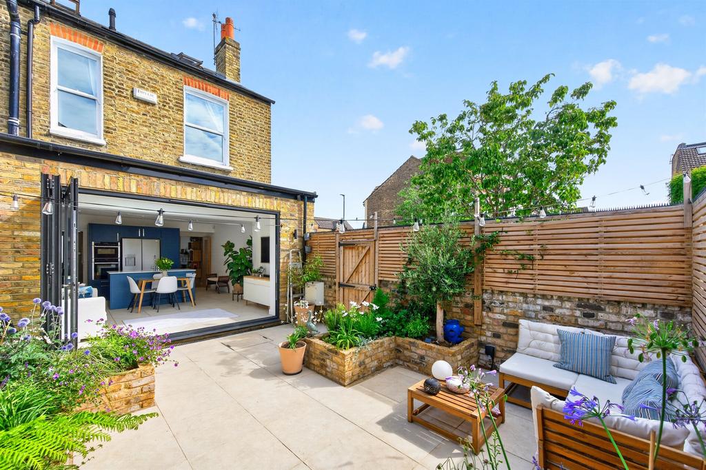 House in London - View 6