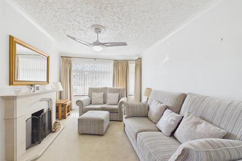 2 bedroom semi-detached bungalow for sale, Kendal Close, Aylesbury HP21