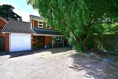 4 bedroom detached house for sale, Oldwood Chase, Hampshire GU14