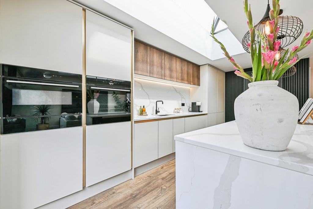 House in Nottingham, Gedling - More