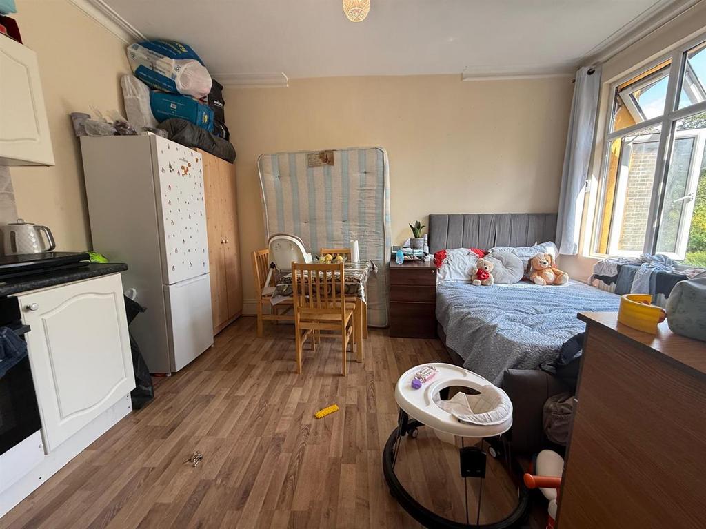 Apartment in London - View 2