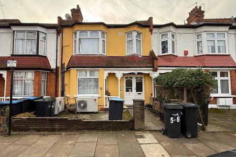 Studio to rent, Kelvin Avenue, London
