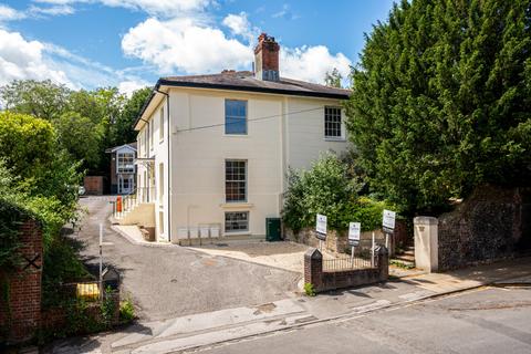 2 bedroom flat for sale, Upper High Street, Winchester, Hampshire, SO23