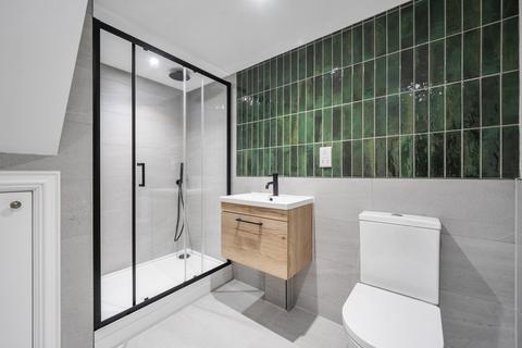 2 bedroom flat for sale, Upper High Street, Winchester, Hampshire, SO23
