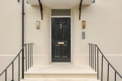 2 bedroom flat for sale, Upper High Street, Winchester, Hampshire, SO23