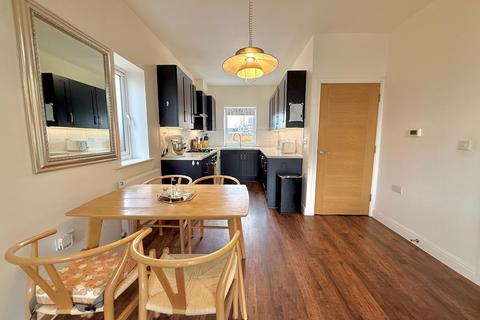 4 bedroom semi-detached house to rent, New Dawn Place, Swindon, SN1 2FB