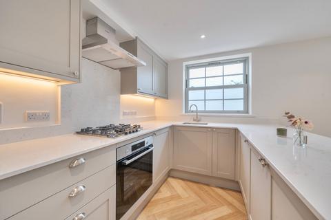 2 bedroom flat for sale, Upper High Street, Winchester, Hampshire, SO23