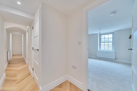 2 bedroom flat for sale, Upper High Street, Winchester, Hampshire, SO23