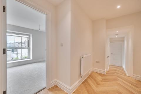 2 bedroom flat for sale, Upper High Street, Winchester, Hampshire, SO23