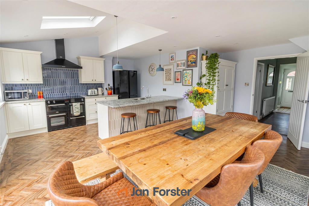 House in Newcastle upon Tyne, North Gosforth - More