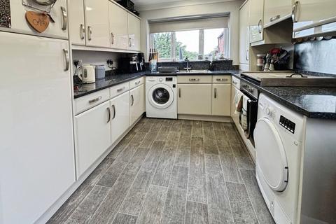 3 bedroom detached bungalow for sale, Warren Close, Gainsborough