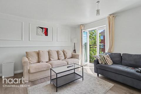 2 bedroom flat for sale, Glandford Way, Romford