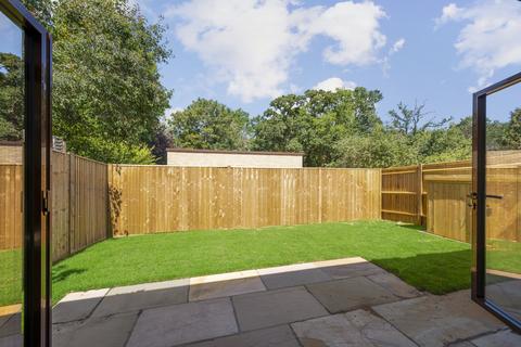 2 bedroom bungalow for sale, Gatesmead, Lovelace Gardens , Surbiton KT6