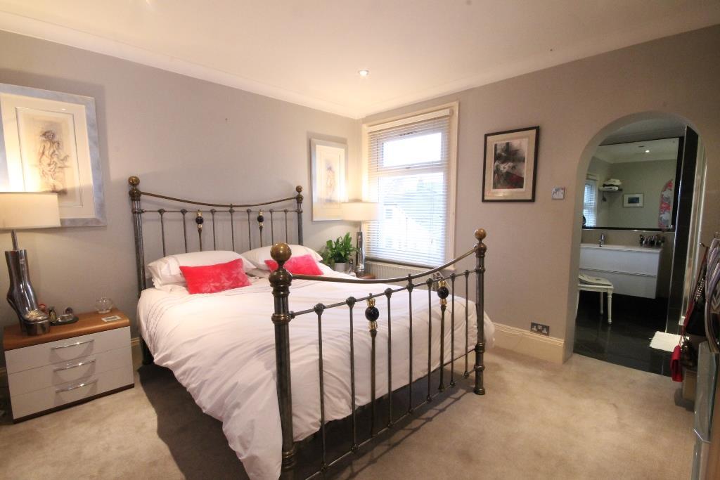 En suite bedroom, en suite
