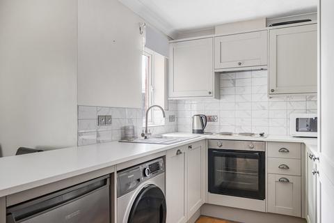 1 bedroom flat for sale, Church Street, Alton, Hampshire