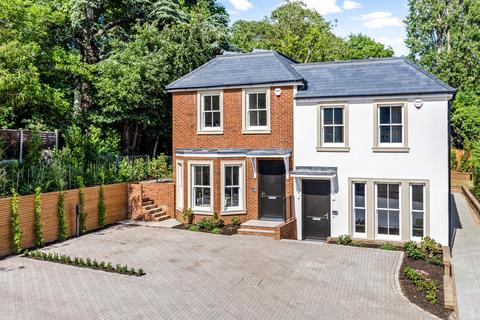 Ridgeland Place, Cobham KT11.
