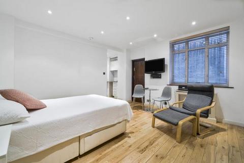 Studio to rent, Lancaster Court, London, W2