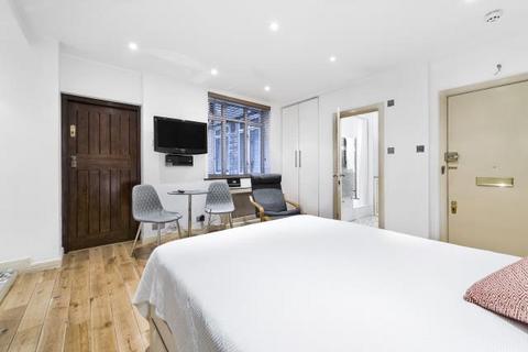 Studio to rent, Lancaster Court, London, W2