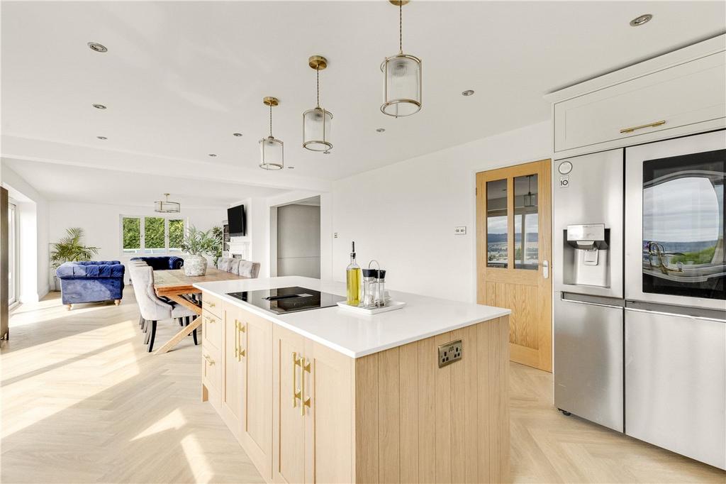 Kitchen/Dine/Living