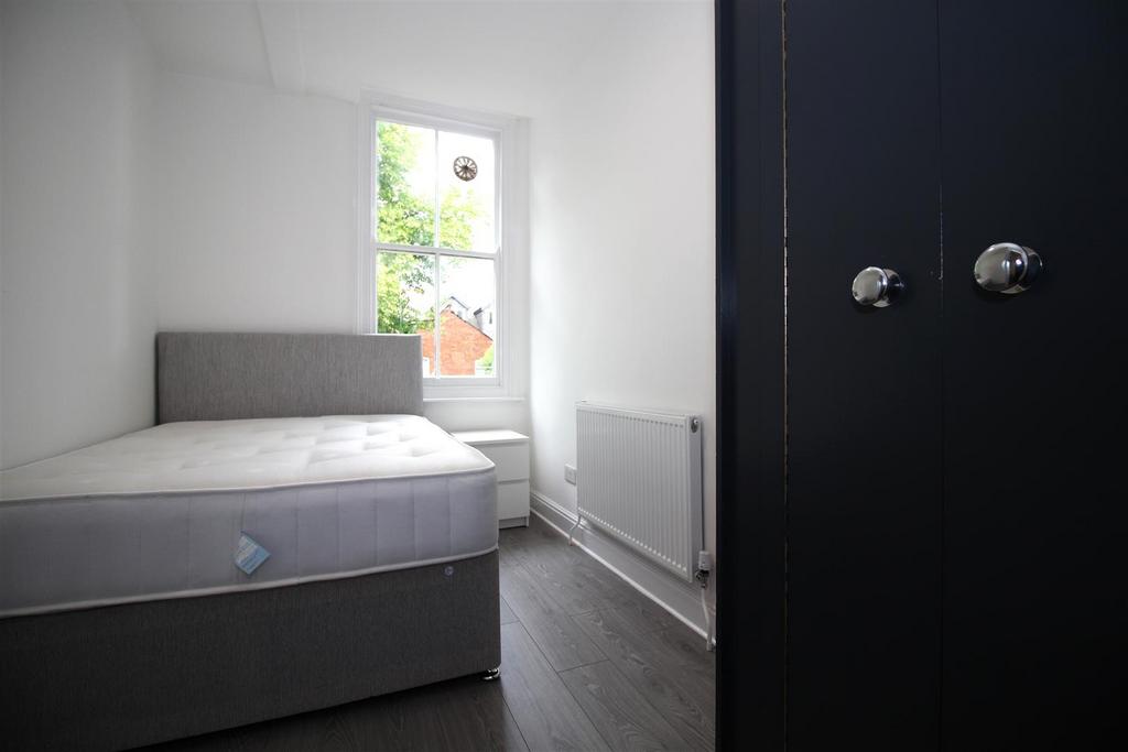 Apartment in Leicester, Stoneygate - View 3
