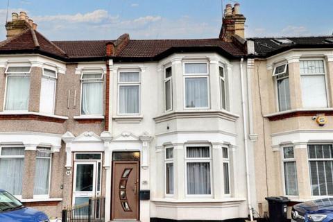 4 bedroom semi-detached house to rent, Hampton Road, Ilford