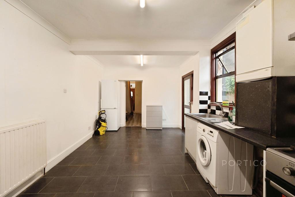 House in Chesterfield Road - View 4