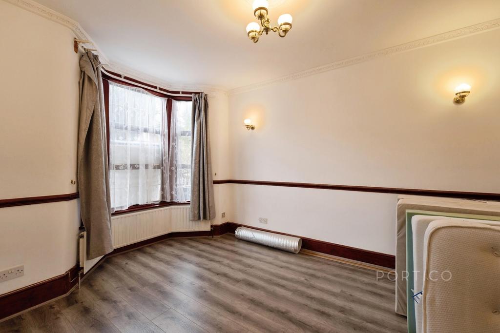 House in Chesterfield Road - View 5