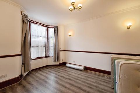 6 bedroom semi-detached house to rent, Chesterfield Road, E10