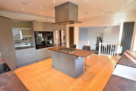 1 bedroom in a house share to rent, 15 Milner Avenue, Bury BL9