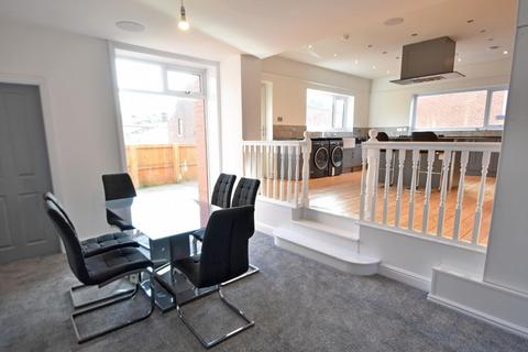 1 bedroom in a house share to rent, 15 Milner Avenue, Bury BL9