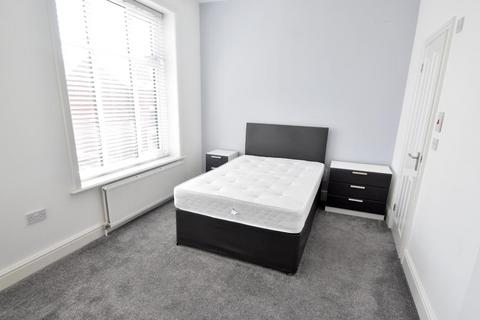1 bedroom in a house share to rent, 15 Milner Avenue, Bury BL9