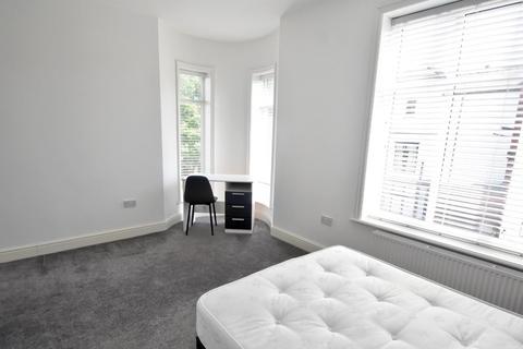 1 bedroom in a house share to rent, 15 Milner Avenue, Bury BL9