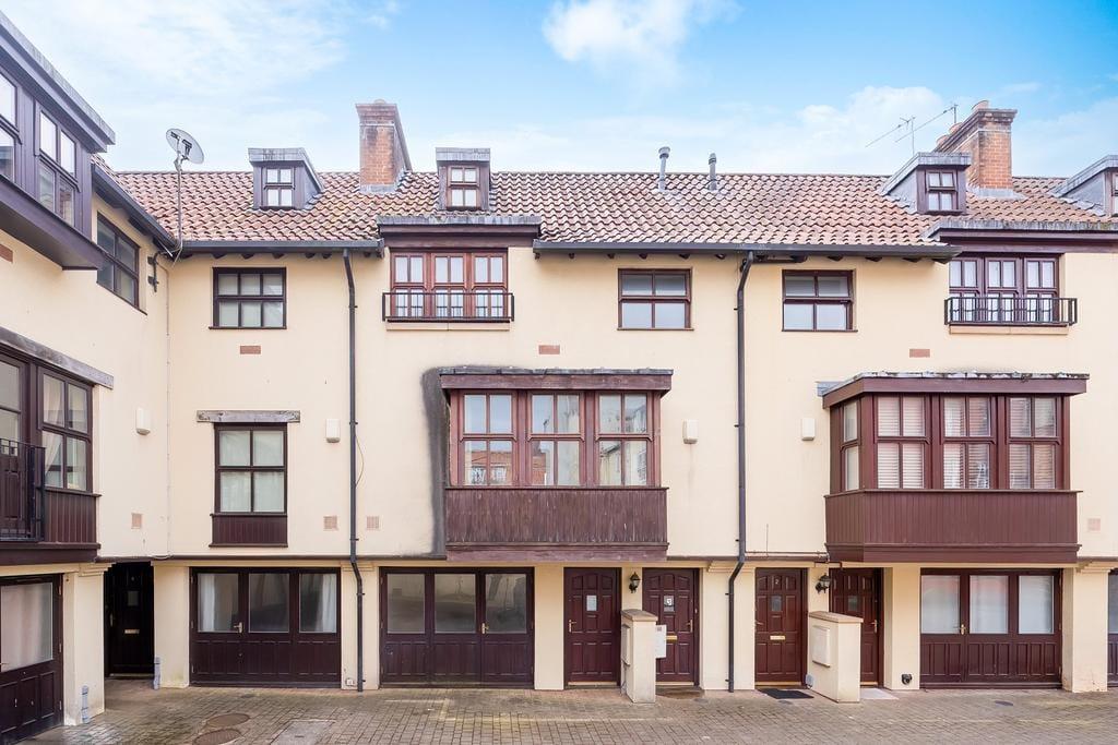 Bear Yard Mews, Bristol BS8, Bristol