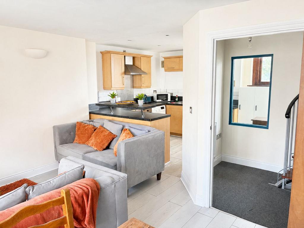 House in Bristol, Cumberland Basin, Hotwells - View 3