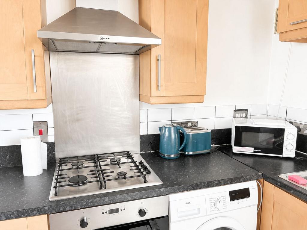 House in Bristol, Cumberland Basin, Hotwells - More