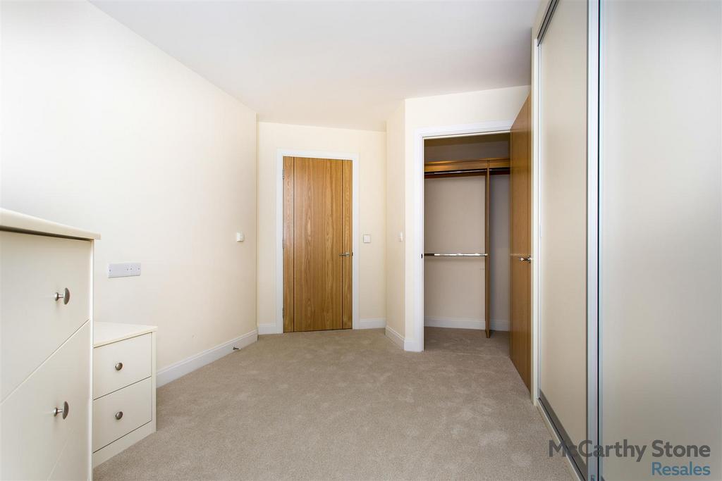 Walk-in wardrobe