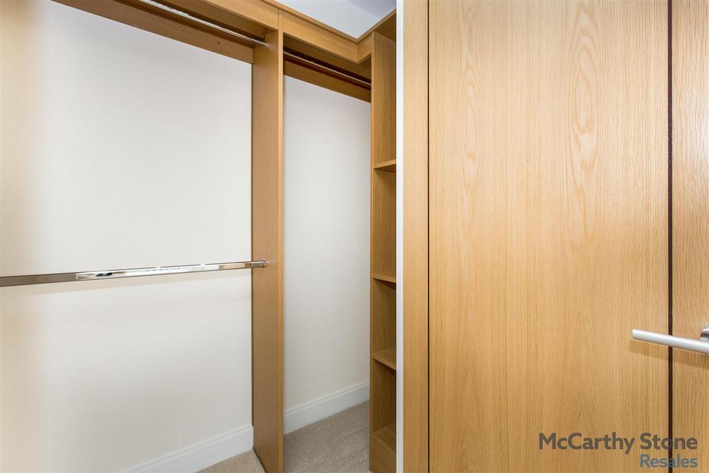 Walk-in wardrobe