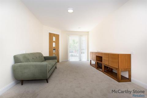 1 bedroom apartment for sale, Roslyn Court, Lisle Lane, Ely, Cambridgeshire, CB7 4FA
