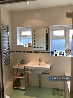 2 bedroom flat to rent, Linksview, London, N2