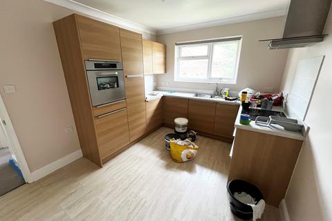 2 bedroom flat to rent, Fraser Road, Poole, BH12