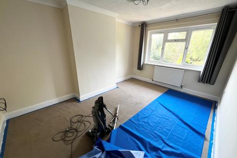 2 bedroom flat to rent, Fraser Road, Poole, BH12