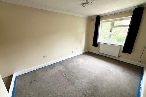 2 bedroom flat to rent, Fraser Road, Poole, BH12