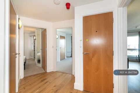 2 bedroom flat to rent, High Road, Ilford, IG1