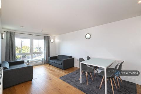 2 bedroom flat to rent, High Road, Ilford, IG1