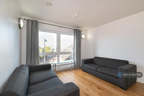 2 bedroom flat to rent, High Road, Ilford, IG1