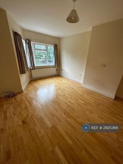 2 bedroom flat to rent, West Court, Hounslow, TW5